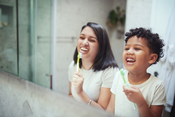 Conseils de brossage des dents pour les jeunes enfants